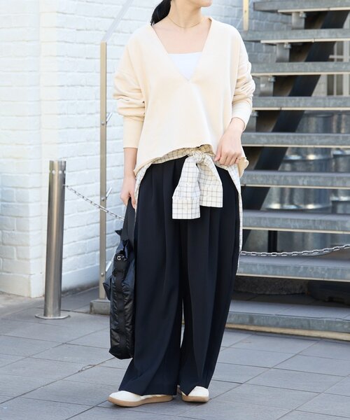 FRIPIER（フリピエ）の「《FRIPIER》深Vカットオフトレーナー（Tシャツ/カットソー・レディース・ベージュ/ライトグレー・FREE）」の4枚目の写真