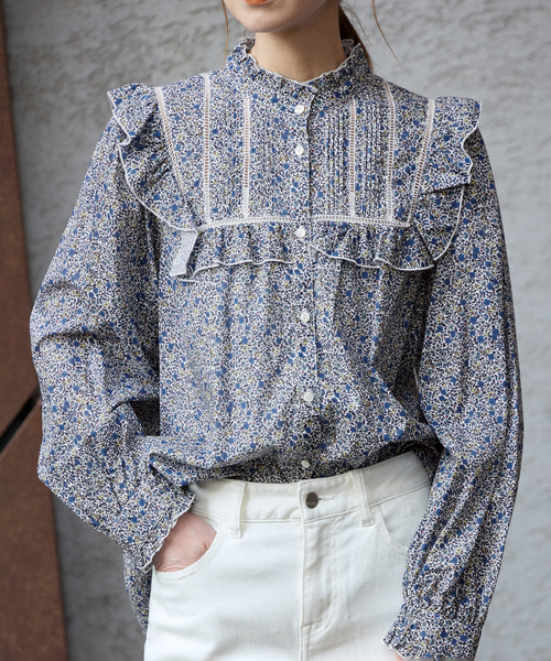 SLOBE IENA（スローブイエナ）の「Petit Flower フリルブラウス（シャツ/ブラウス・レディース・ピンク系その他/サックスブルー・FREE）」の2枚目の写真