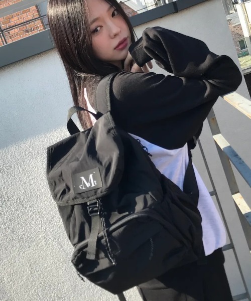 MUCENT(ムセント)の「【日本未発売/WEB限定】MUCENT(ムセント)/A4サイズ収納可能 ワイド ポケット ドローコード ドローストリング ナップザック リュック バックパック/NOVE WIDE POCKET BACK PACK UNISEX(バックパック/リュック・レディース・ブラック・FREE)」の5枚目の写真