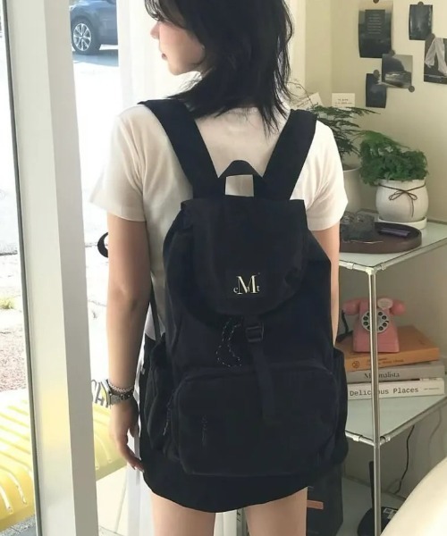 MUCENT(ムセント)の「【日本未発売/WEB限定】MUCENT(ムセント)/A4サイズ収納可能 ワイド ポケット ドローコード ドローストリング ナップザック リュック バックパック/NOVE WIDE POCKET BACK PACK UNISEX(バックパック/リュック・レディース・ブラック・FREE)」の2枚目の写真