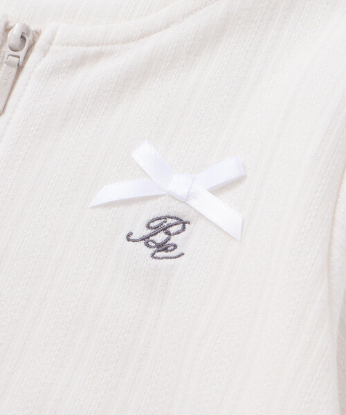 BeBe（ベベ）の「【UVカット・速乾】袖丈調節針抜きテレコ長袖ZIPカーディガン(90~130cm)（カーディガン/ボレロ・キッズ・オフホワイト/パープル・XS/L/M/S）」の4枚目の写真