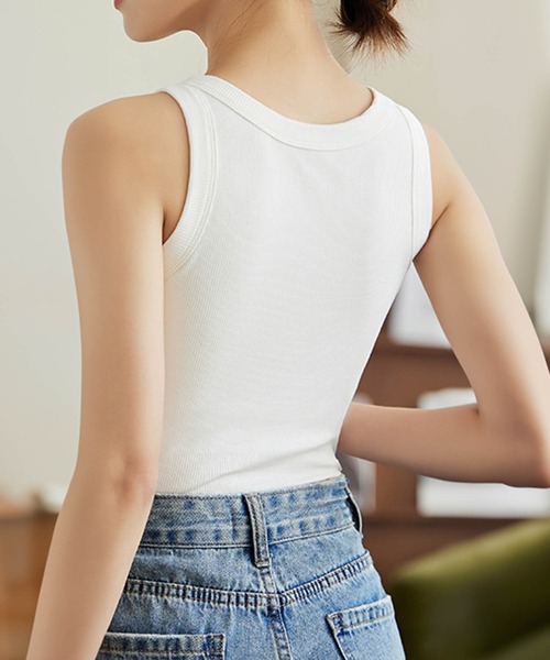 LOWO(ロワ)の「リブタンクトップ カップ付き ブラトップ インナー(タンクトップ・レディース・ブラック/チャコールグレー/カーキ/ピンク/ホワイト/ライトグレー・2L/3L/M/L)」の7枚目の写真