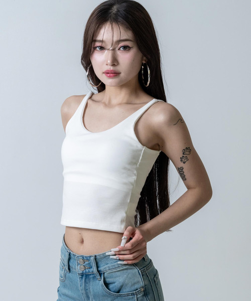 ANAP（アナップ）の「カップ付 クロップド バックオープン キャミソール（キャミソール・レディース・グレー/ブラック/ホワイト・F）」の5枚目の写真