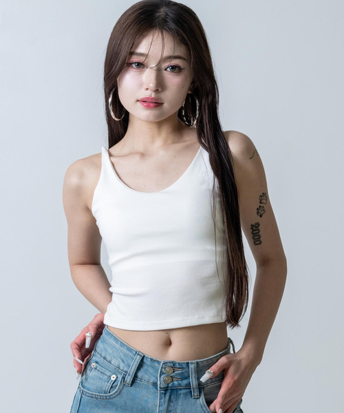 ANAP（アナップ）の「カップ付 クロップド バックオープン キャミソール（キャミソール・レディース・グレー/ブラック/ホワイト・F）」の6枚目の写真