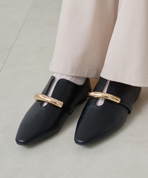 apres jour clair(アプレジュールクレア)の「【apres jour clair】ゴールドモチーフフラットシューズ(パンプス・レディース・アイボリー/ブラック・LARGE/SMALL/MEDIUM/X-LARGE)」の2枚目の写真