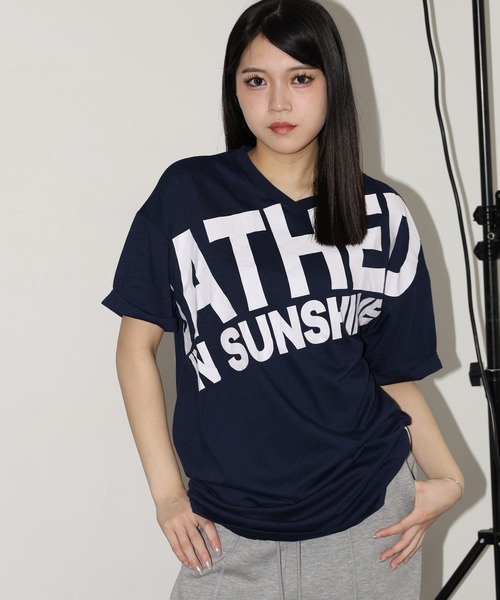 FUNALIVE(ファンアライブ)の「前後BIGロゴVネックオーバーサイズT 半袖(Tシャツ/カットソー・レディース・ブラック/カーキ/ネイビー・L)」の3枚目の写真