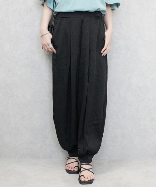 SELECT LEVERY(セレクトリベリー)の「サテンパンツ(その他パンツ・レディース・ミント/ライトベージュ/ブラック・MEDIUM)」の2枚目の写真