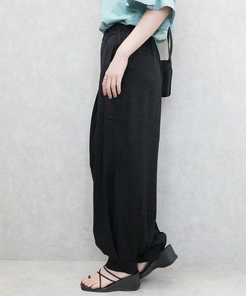 SELECT LEVERY(セレクトリベリー)の「サテンパンツ(その他パンツ・レディース・ミント/ライトベージュ/ブラック・MEDIUM)」の7枚目の写真