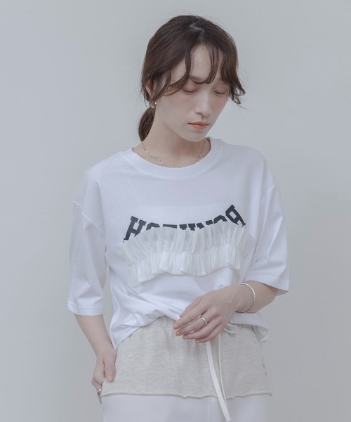 Eimee Law（エイミーロウ）の「ウェーブフリルロゴプリントTシャツ（Tシャツ/カットソー・レディース・オフホワイト/サックスブルー/ライトベージュ/ブラック・FREE）」の5枚目の写真