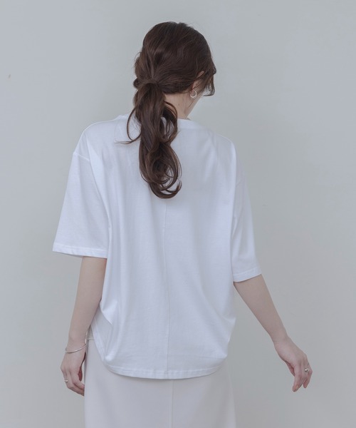 Eimee Law（エイミーロウ）の「ウェーブフリルロゴプリントTシャツ（Tシャツ/カットソー・レディース・オフホワイト/サックスブルー/ライトベージュ/ブラック・FREE）」の7枚目の写真