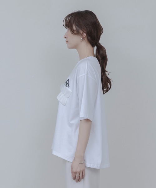 Eimee Law（エイミーロウ）の「ウェーブフリルロゴプリントTシャツ（Tシャツ/カットソー・レディース・オフホワイト/サックスブルー/ライトベージュ/ブラック・FREE）」の13枚目の写真