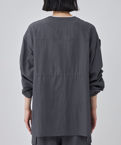 CAST:（キャストコロン）の「ロールアップシャツジャケット（ノーカラージャケット・レディース・オフホワイト/グレー系その他2/グリーン系その他7・M）」の9枚目の写真