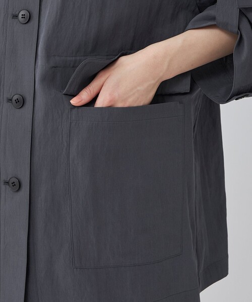 CAST:（キャストコロン）の「ロールアップシャツジャケット（ノーカラージャケット・レディース・オフホワイト/グレー系その他2/グリーン系その他7・M）」の7枚目の写真