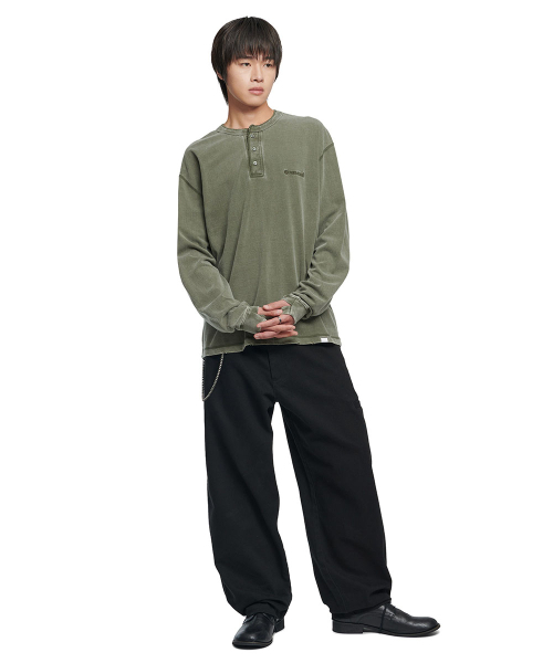 NOMANUAL(NOMANUAL)の「DAMAGED HENLEY NECK SHIRT - WASHED KHAKI(Tシャツ/カットソー・レディース・その他・MEDIUM/LARGE/X-LARGE/SMALL)」の3枚目の写真