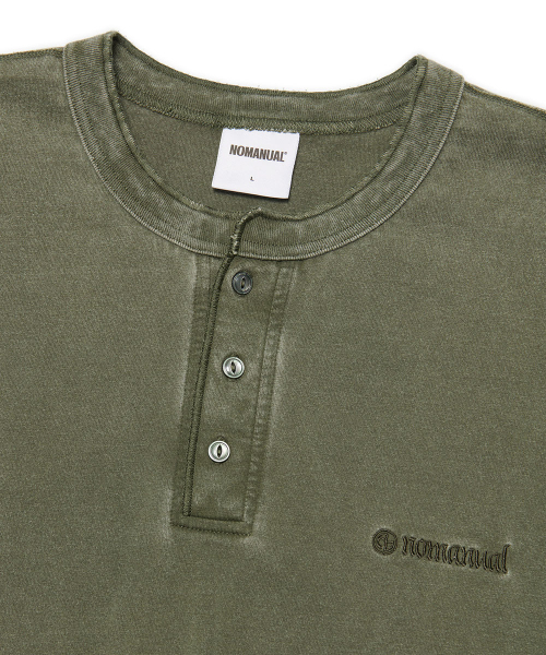 NOMANUAL(NOMANUAL)の「DAMAGED HENLEY NECK SHIRT - WASHED KHAKI(Tシャツ/カットソー・レディース・その他・MEDIUM/LARGE/X-LARGE/SMALL)」の2枚目の写真