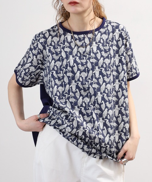 BRODIAEA(ブローディア)の「BRODIAEA リバティープリント鳥柄Tシャツ 日本製 半袖(Tシャツ/カットソー・レディース・ネイビー/イエロー/オフホワイト・40)」の1枚目の写真