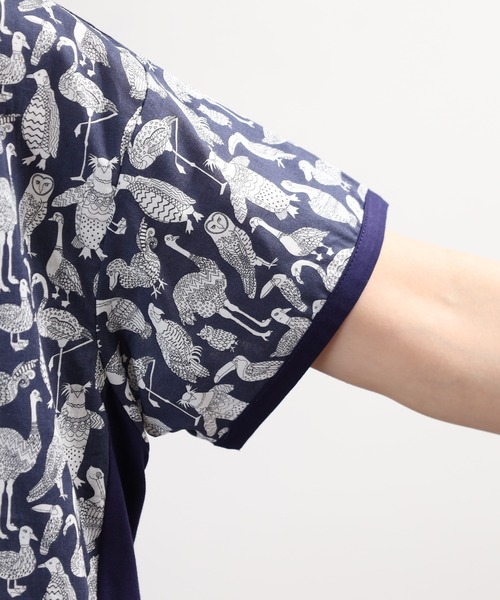BRODIAEA(ブローディア)の「BRODIAEA リバティープリント鳥柄Tシャツ 日本製 半袖(Tシャツ/カットソー・レディース・ネイビー/イエロー/オフホワイト・40)」の7枚目の写真