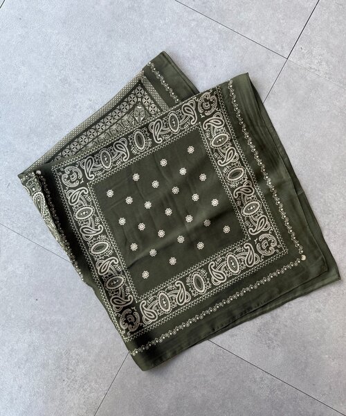 DouDou(ドゥドゥ)の「ペイズリー柄スカーフ(ストール/ショール・レディース・カーキ/ブラック・FREE)」の17枚目の写真