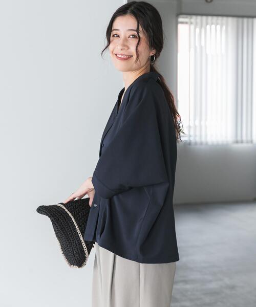 URBAN RESEARCH DOORS（アーバンリサーチドアーズ）の「『仁村紗和さん着用』『UR TECH』完声/涼ドルマン半袖シャツ（シャツ/ブラウス・レディース・ベージュ/ネイビー・FREE）」の16枚目の写真