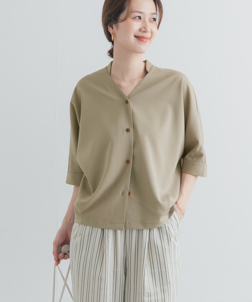 URBAN RESEARCH DOORS(アーバンリサーチドアーズ)の「『UR TECH』完声/涼ドルマン半袖シャツ(シャツ/ブラウス・レディース・ベージュ/ネイビー・FREE)」の2枚目の写真