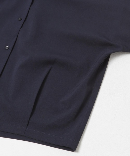 URBAN RESEARCH DOORS(アーバンリサーチドアーズ)の「『UR TECH』完声/涼ドルマン半袖シャツ(シャツ/ブラウス・レディース・ベージュ/ネイビー・FREE)」の10枚目の写真