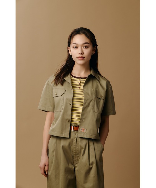 AZUL by moussy(アズールバイマウジー)の「セットアップ対応【Dickies×AZUL】ワークシャツ 春服 秋服 初夏 ディッキーズ コラボ 半袖 2サイズ展開【身長/骨格別着用画像あり】(シャツ/ブラウス・レディース・カーキ/ブラック/ストライプ・MEDIUM/SMALL)」の8枚目の写真