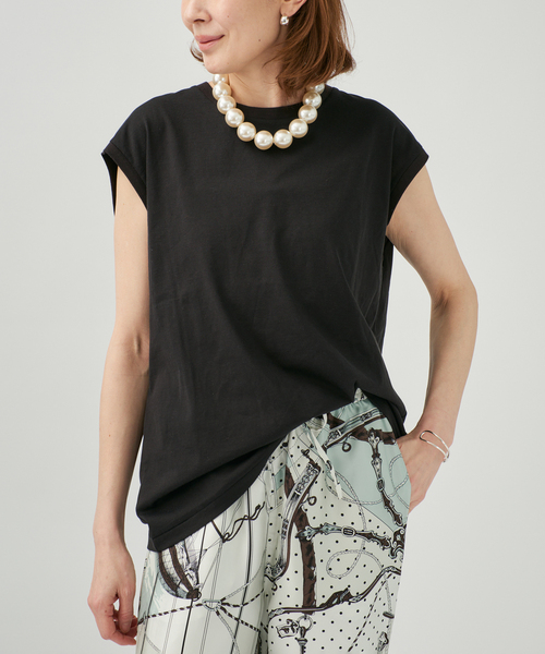 VERMEIL par iena(ヴェルメイユパーイエナ)の「ディオラマ クルーネック フレンチ Tシャツ(Tシャツ/カットソー・レディース・ブラック/ホワイト・FREE)」の2枚目の写真