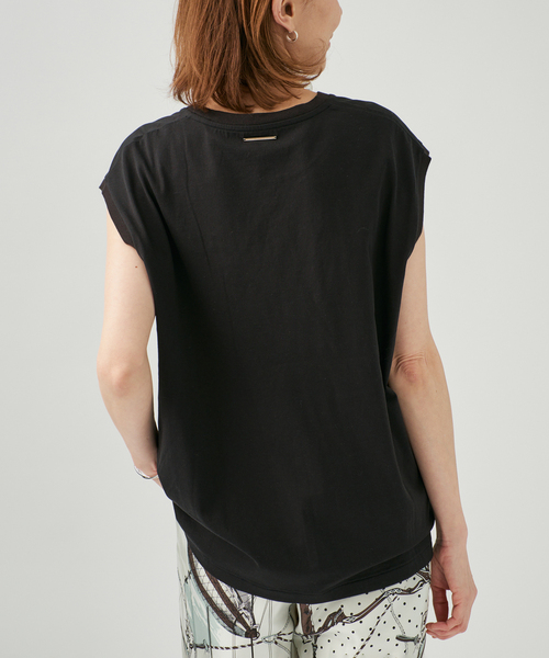 VERMEIL par iena(ヴェルメイユパーイエナ)の「ディオラマ クルーネック フレンチ Tシャツ(Tシャツ/カットソー・レディース・ブラック/ホワイト・FREE)」の6枚目の写真