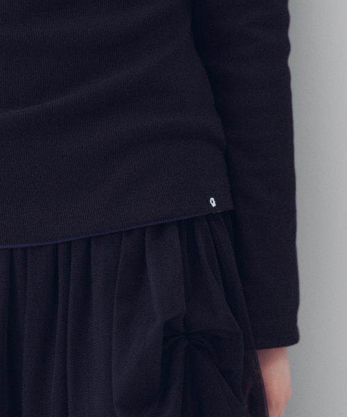OHESHIO(オヘシオ)の「HENLEY NECK BUTTON LONG SLEEVE, BLACK(Tシャツ/カットソー・レディース・その他・FREE)」の5枚目の写真