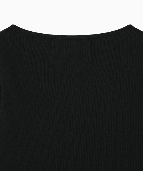 OHESHIO(オヘシオ)の「HENLEY NECK BUTTON LONG SLEEVE, BLACK(Tシャツ/カットソー・レディース・その他・FREE)」の8枚目の写真