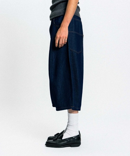 Elanque(エランク)の「wide denim shorts / ワイドデニムハーフパンツ(デニムパンツ・メンズ・インディゴブルー/ブルー・MEDIUM/LARGE)」の7枚目の写真