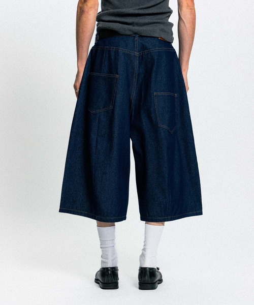 Elanque(エランク)の「wide denim shorts / ワイドデニムハーフパンツ(デニムパンツ・メンズ・インディゴブルー/ブルー・MEDIUM/LARGE)」の8枚目の写真