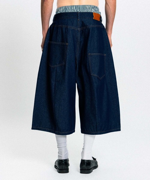 Elanque(エランク)の「wide denim shorts / ワイドデニムハーフパンツ(デニムパンツ・メンズ・インディゴブルー/ブルー・MEDIUM/LARGE)」の4枚目の写真