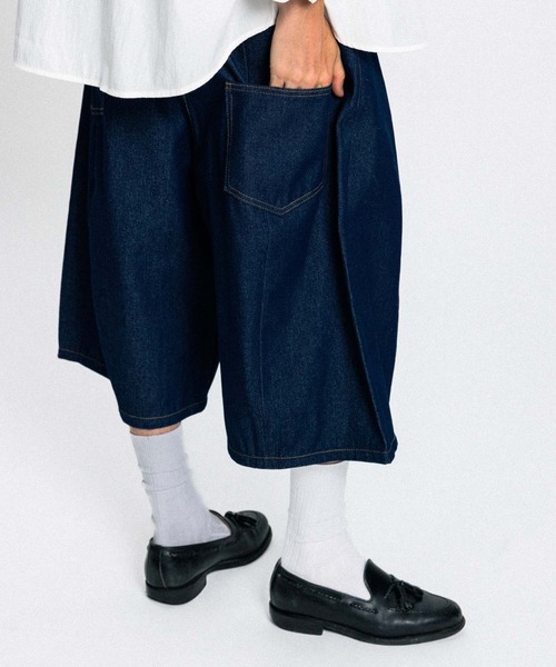 Elanque(エランク)の「wide denim shorts / ワイドデニムハーフパンツ(デニムパンツ・メンズ・インディゴブルー/ブルー・MEDIUM/LARGE)」の12枚目の写真