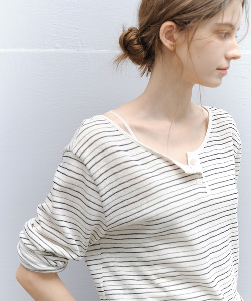 tageechita(タジチタ)の「【tageechita】ニュアンスボーダー Uネックロングスリーブトップス(Tシャツ/カットソー・レディース・ホワイト×ブルー/ホワイト×ブラック・L/M/S)」の4枚目の写真