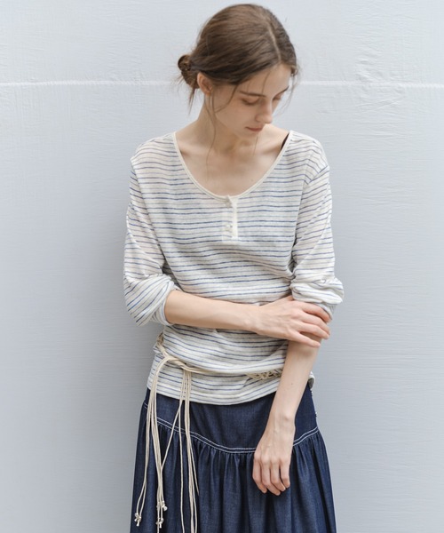 tageechita(タジチタ)の「【tageechita】ニュアンスボーダー Uネックロングスリーブトップス(Tシャツ/カットソー・レディース・ホワイト×ブルー/ホワイト×ブラック・L/M/S)」の6枚目の写真
