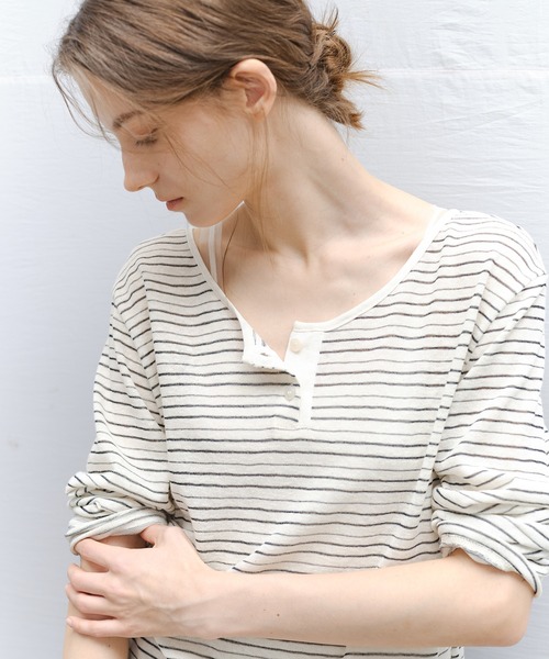 tageechita(タジチタ)の「【tageechita】ニュアンスボーダー Uネックロングスリーブトップス(Tシャツ/カットソー・レディース・ホワイト×ブルー/ホワイト×ブラック・L/M/S)」の11枚目の写真