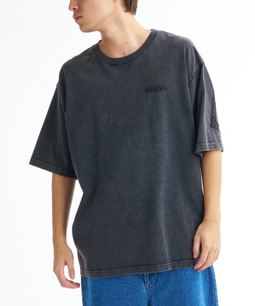 RVCA(ルーカ)の「RVCA BACK SIDE ARCH SS(Tシャツ/カットソー・メンズ・チャコール/ホワイト・M/L)」の5枚目の写真