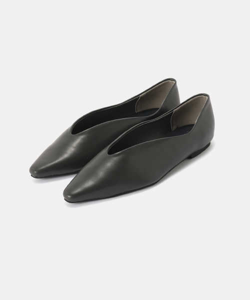 B.C STOCK（ベーセーストック）の「Vカットパンプス（パンプス・レディース・シルバー/チャコールグレー/ホワイト・MEDIUM/LARGE/SMALL）」の2枚目の写真