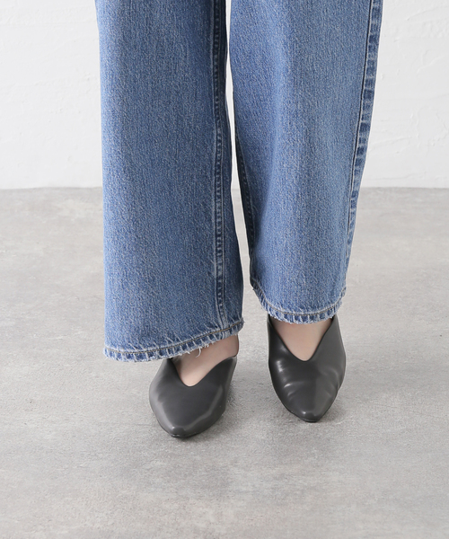 B.C STOCK（ベーセーストック）の「Vカットパンプス（パンプス・レディース・シルバー/チャコールグレー/ホワイト・MEDIUM/LARGE/SMALL）」の13枚目の写真