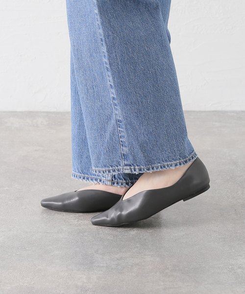 B.C STOCK（ベーセーストック）の「Vカットパンプス（パンプス・レディース・シルバー/チャコールグレー/ホワイト・MEDIUM/LARGE/SMALL）」の12枚目の写真