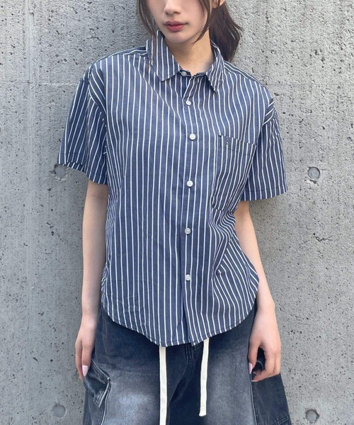 ALAND(エーランド)の「【UNISEX】ALAND/ストライプ半袖シャツ(シャツ/ブラウス・レディース・ブラック/ブルー・LARGE/SMALL)」の4枚目の写真