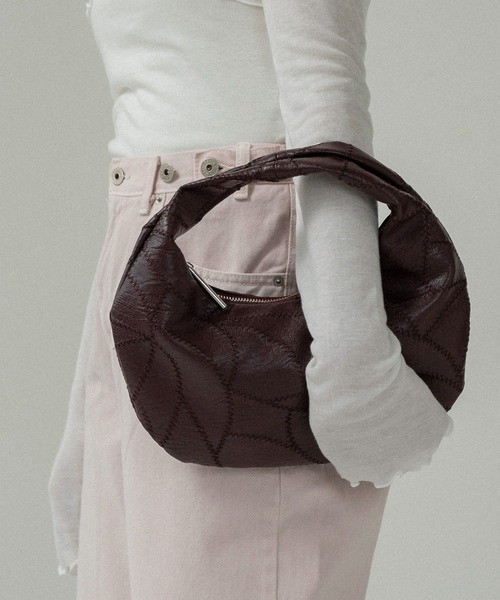 lawgy(ラウジー)の「zigzag stitch patchwork oval bag / ジグザグステッチパッチワークオーバルバッグ(ハンドバッグ・レディース・イエロー系/ブラック/レッド系/アイボリー・FREE)」の1枚目の写真
