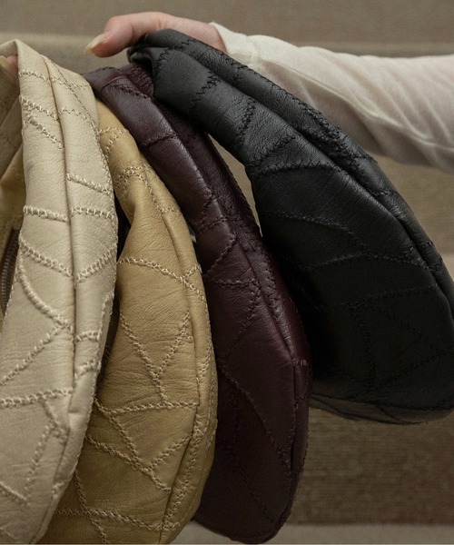 lawgy(ラウジー)の「zigzag stitch patchwork oval bag / ジグザグステッチパッチワークオーバルバッグ(ハンドバッグ・レディース・イエロー系/ブラック/レッド系/アイボリー・FREE)」の13枚目の写真