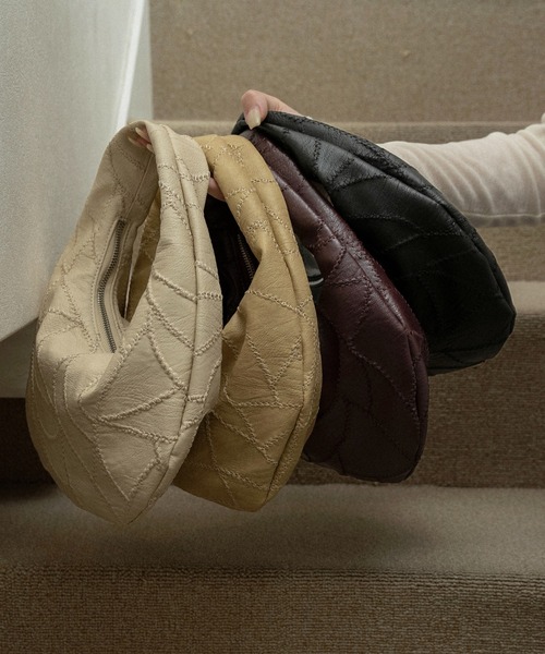 lawgy(ラウジー)の「zigzag stitch patchwork oval bag / ジグザグステッチパッチワークオーバルバッグ(ハンドバッグ・レディース・イエロー系/ブラック/レッド系/アイボリー・FREE)」の6枚目の写真