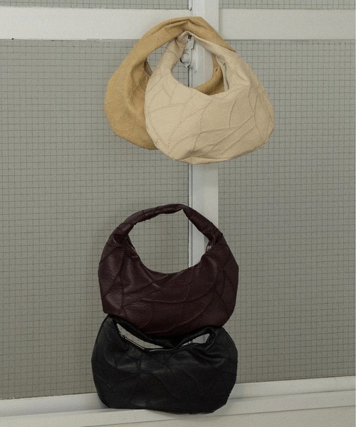 lawgy(ラウジー)の「zigzag stitch patchwork oval bag / ジグザグステッチパッチワークオーバルバッグ(ハンドバッグ・レディース・イエロー系/ブラック/レッド系/アイボリー・FREE)」の5枚目の写真