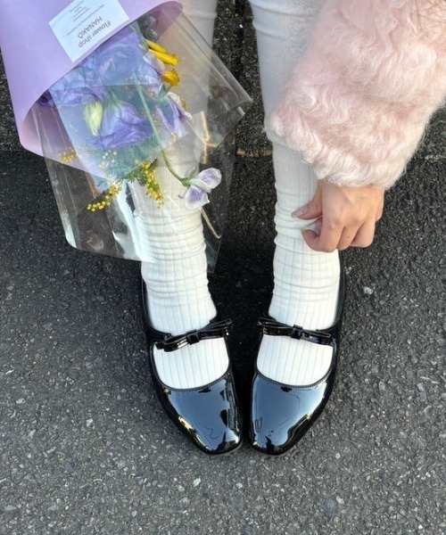 SOLLON.(ソルロン)の「ストラップエナメルシューズ(パンプス・レディース・ブラック・M/L)」の1枚目の写真