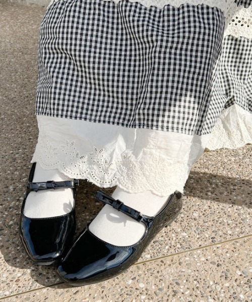 SOLLON.(ソルロン)の「ストラップエナメルシューズ(パンプス・レディース・ブラック・M/L)」の3枚目の写真