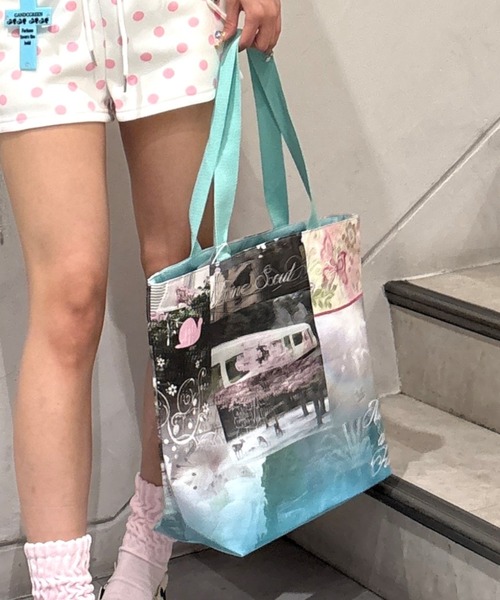 Never mind the XU(ネバーマインドザエックスユー)の「【Never mind the XU】graphic tote bag 1 / 【ネバーマインド ザ エックスユー】グラフィックビッグトートバッグ1(トートバッグ・レディース・ブルー・ONE SIZE)」の3枚目の写真