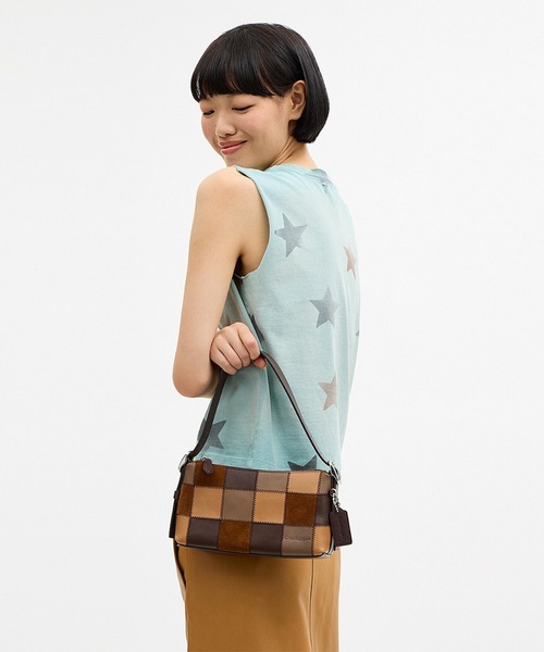 Coachtopia（コーチトピア）の「オルター／エゴ スモール スラウチー ショルダー バッグ（ショルダーバッグ・レディース・ブラウン系その他・ONE）」の2枚目の写真